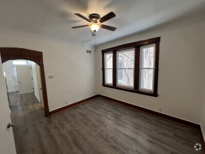 Building Photo - 2132 W Iowa St Rental