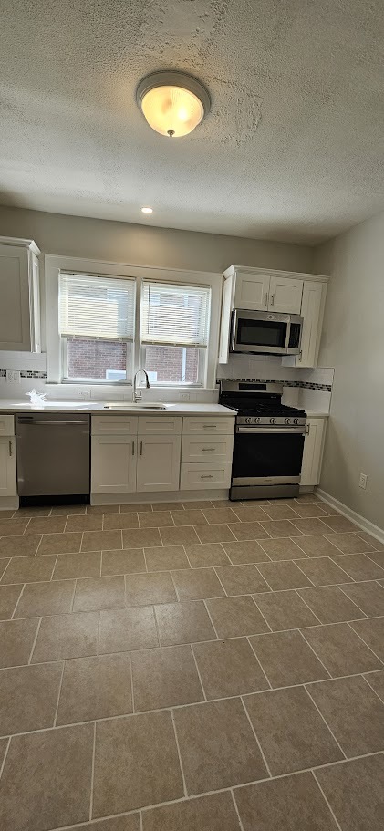 Building Photo - 544 Joralemon St Unit 2