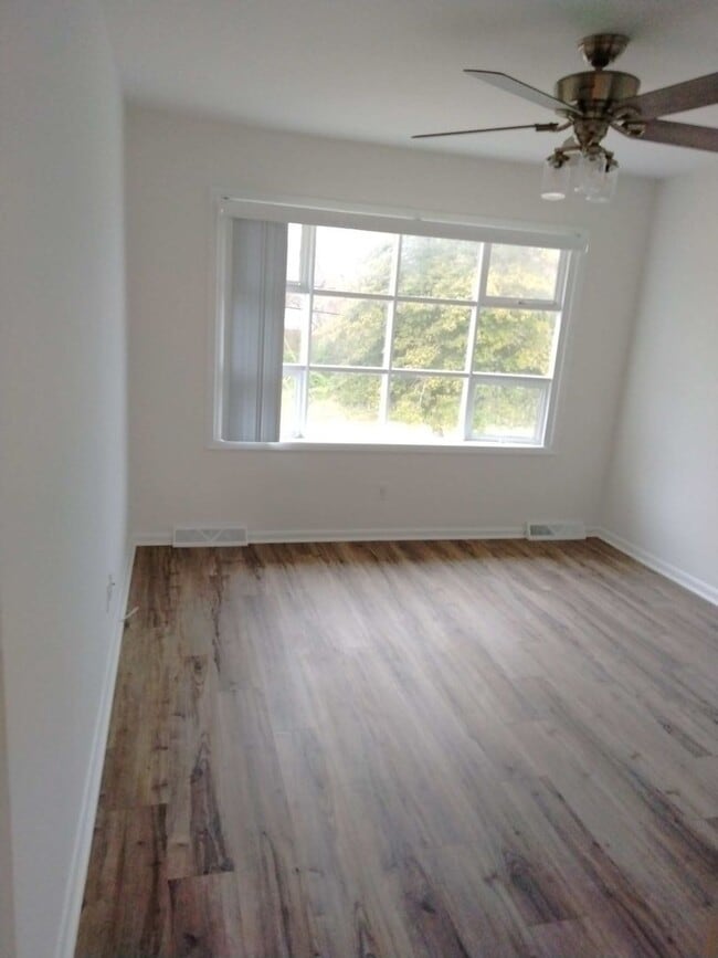 Photo - 306 Fulling Mill Rd Unit B