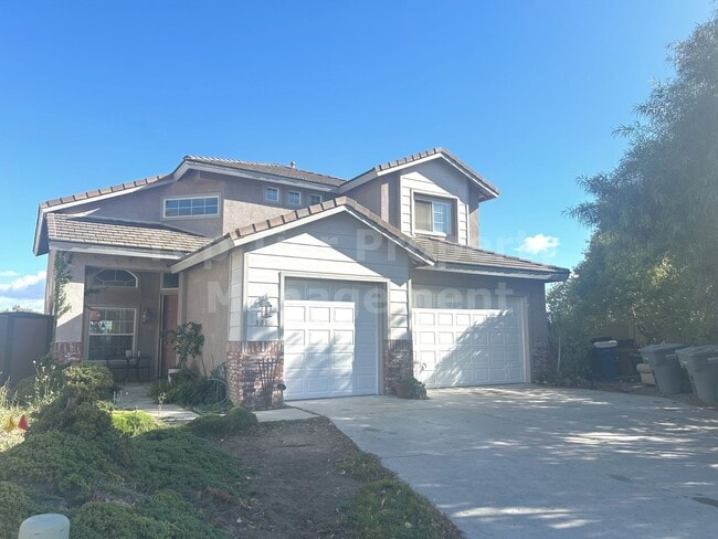 Building Photo - Beautiful 4 bed, 3 bath, 2,726 sqft House ...