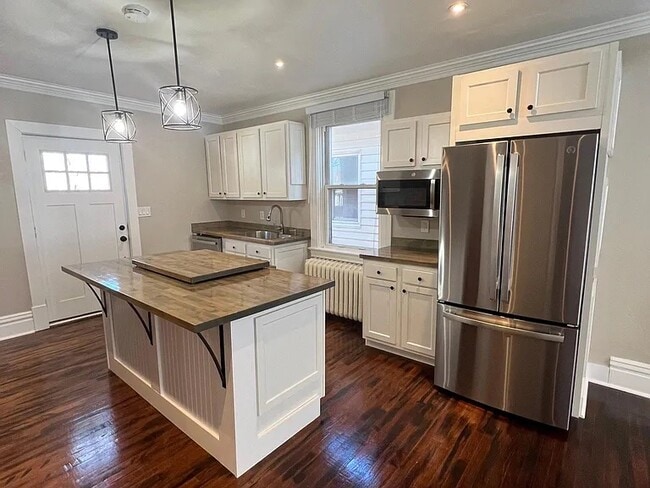 Building Photo - 360 Ridgewood Ave Unit Upstairs Rental