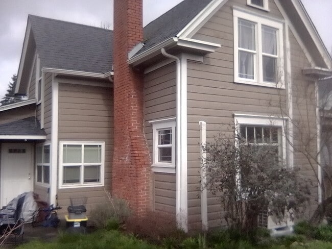 Vista lateral - 2345 Portland St Unidad whole house