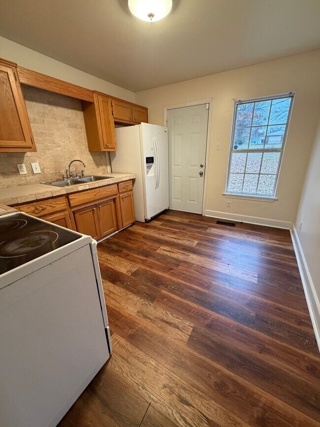Photo - $1300 Move In Special