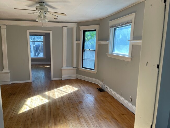 Building Photo - 110 S Blair St Rental