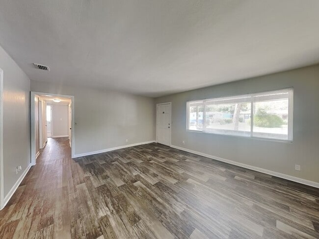 Photo - 5835 Norde Dr W