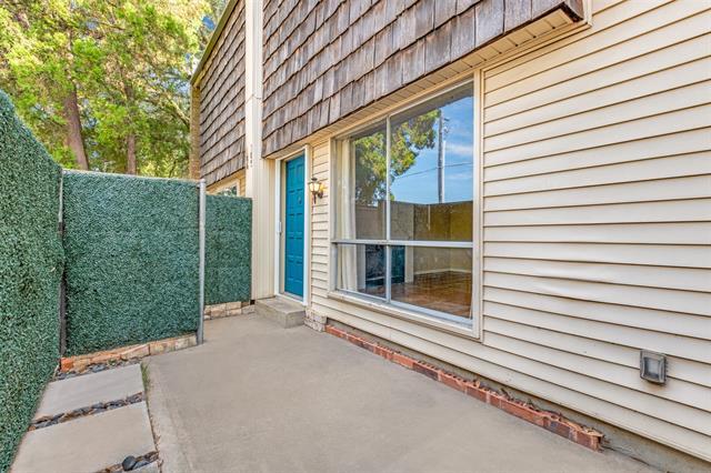Building Photo - 2702 Douglas Ave Unit 105 Rental