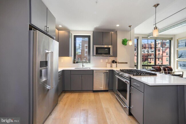 Photo - 301 H St NE Unidad 305