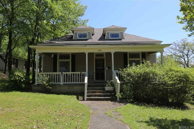 Photo - 801 N Van Buren St House