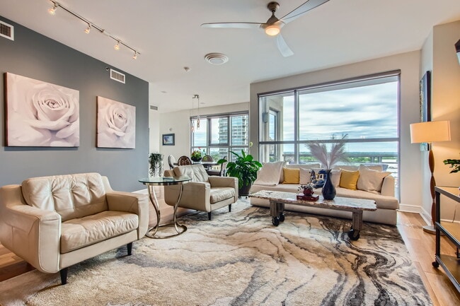 Photo - 333 W Trade St