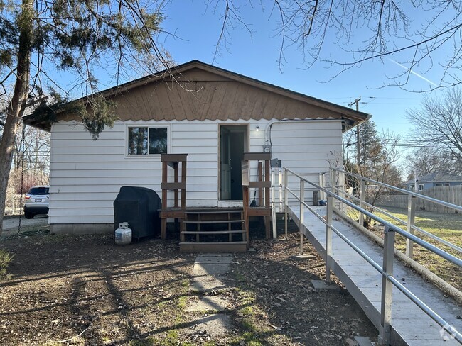 Building Photo - 1005 S Shoshone St Unit B Rental