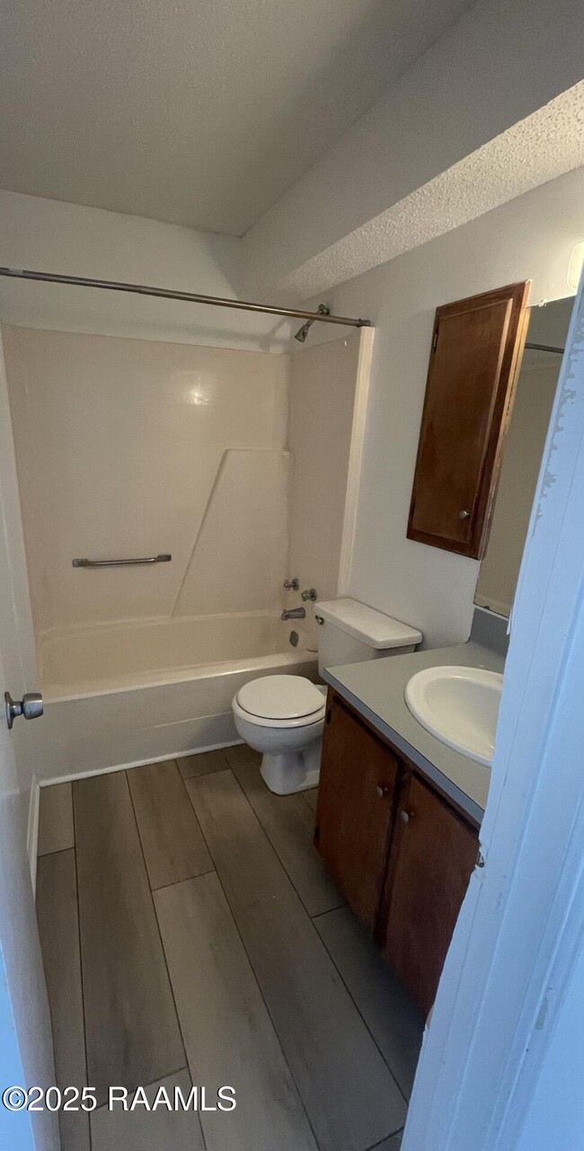 Photo - 104 Mindes Dr