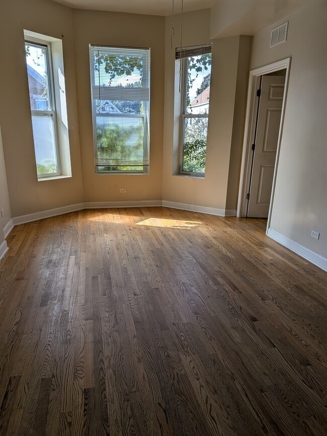 Photo - 5031 S Hermitage Ave