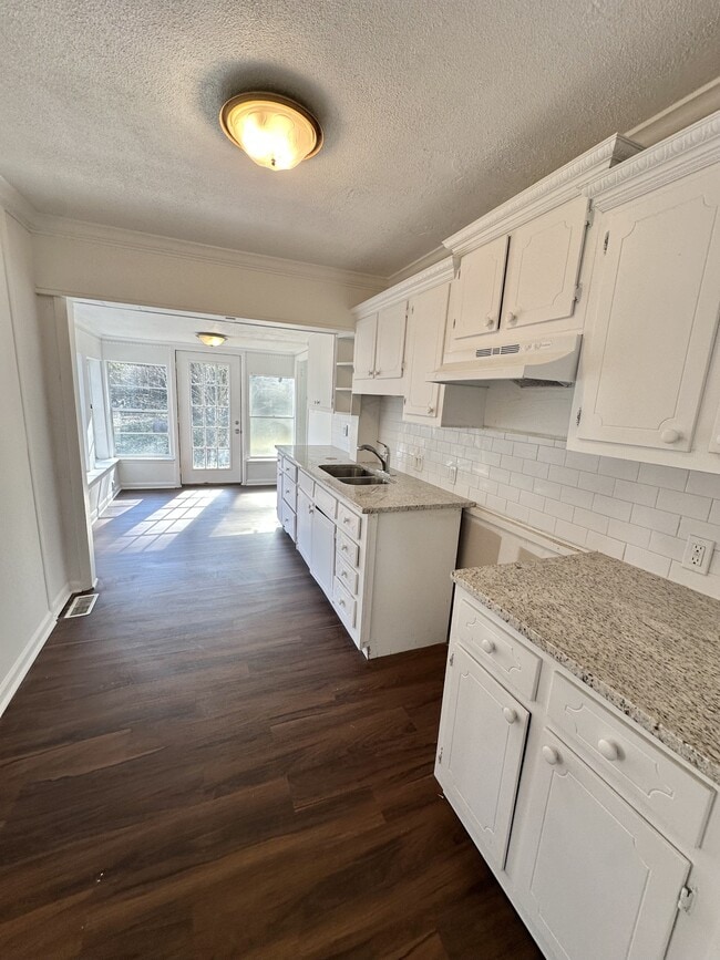 Photo - 1341 Pineview Rd