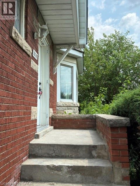 Photo - 1031 Fennell Ave E