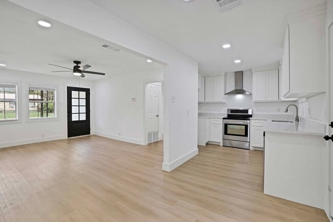 Photo - 1520 Valley View St