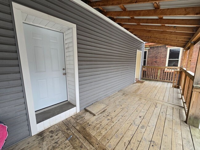 Building Photo - mai920 Unit 2