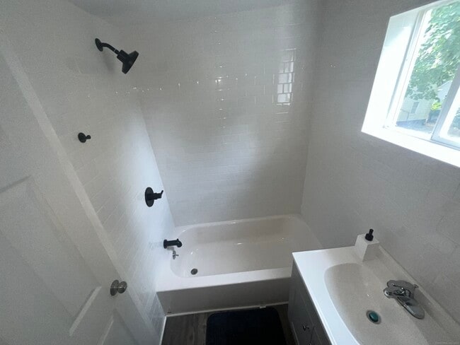 Photo - 212 Newhall St Unit 3