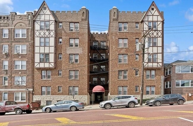 Building Photo - 6015 JFK Blvd E Unit D7