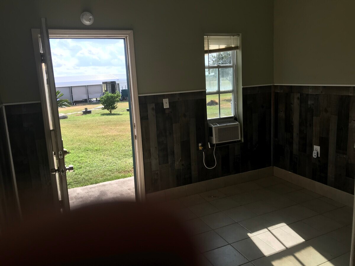 Photo - 7223 Neiman Rd Unidad Cabin Room