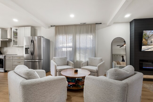 Photo - 2212 Weyland Ave