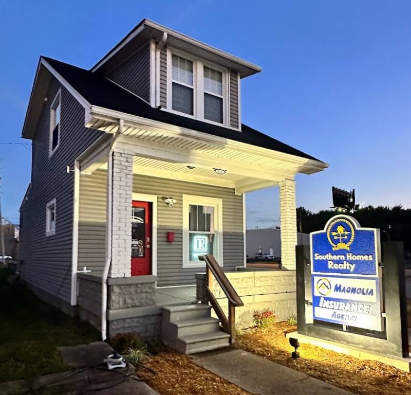 Photo - 143 W Market St House