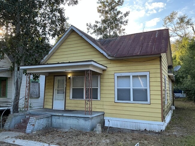 Building Photo - 821 Pearlie Bowden Dr