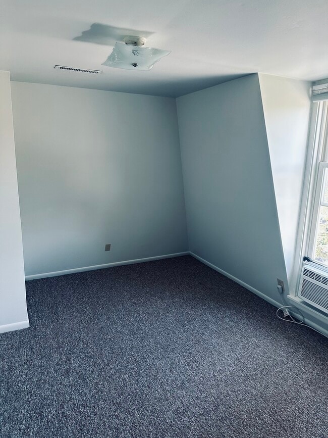 Photo - 330 W Sycamore St