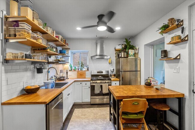 Photo - 2447 N Kildare Ave Unidad 1