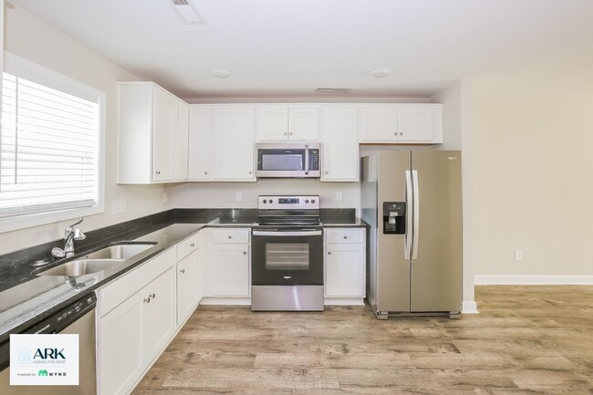 Photo - 142 Rowan St