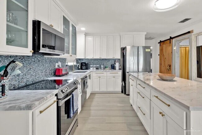 Photo - 19 W Gardenia St