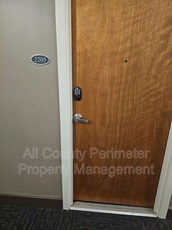 Photo - 560 Dutch Valley Rd NE Unidad 2205