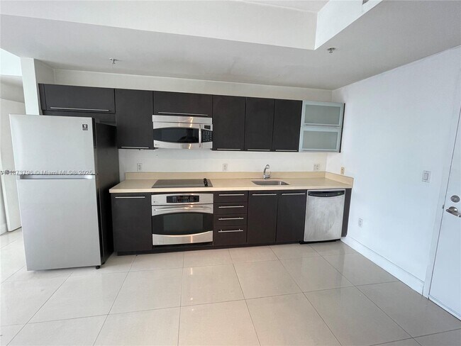 Building Photo - 90 SW 3rd St Unit 1809 Rental