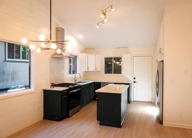 Photo - 14229 Laurel Rd