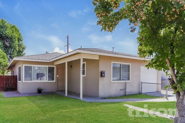 Building Photo - 1475 Knights Row