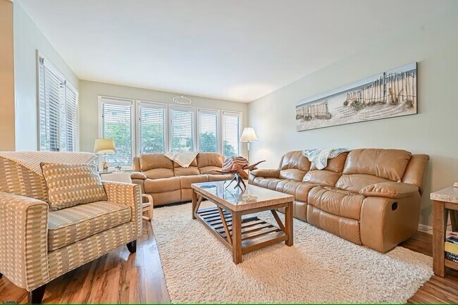 Photo - 518 W Brigantine Ave