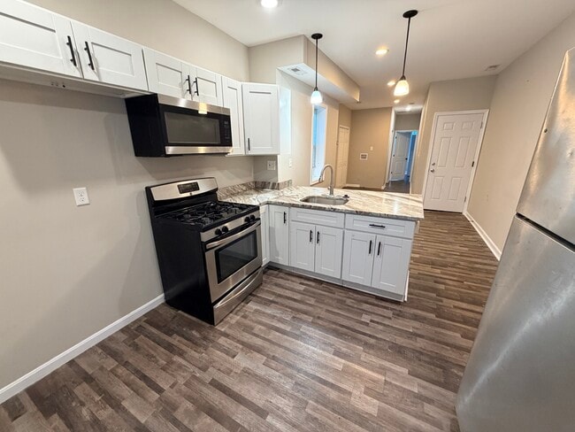 Kitchen - 4654 York Rd Unit 2