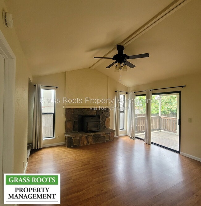 Photo - 616 Pelton Way