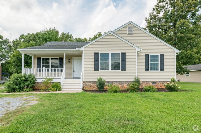 Building Photo - 3 Bedroom || 2 Bathroom Home in Madison He...