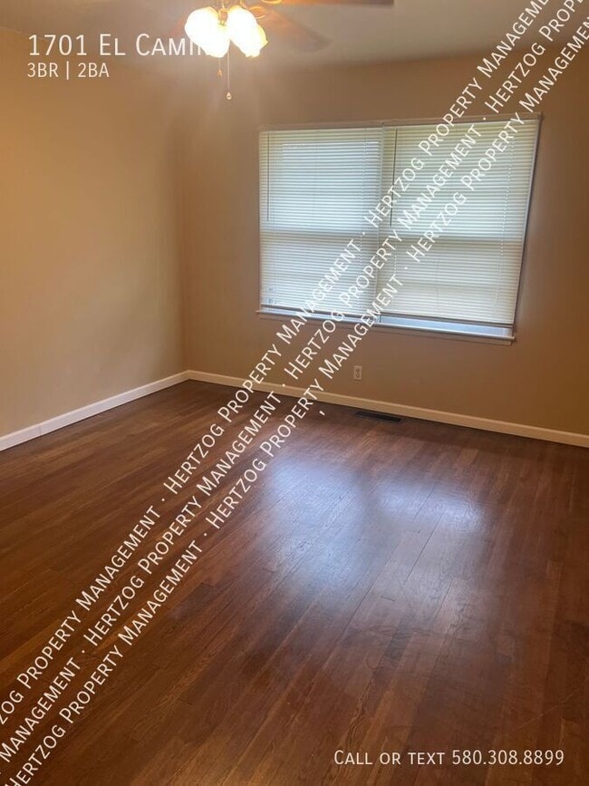 Photo - 1701 El Camino St