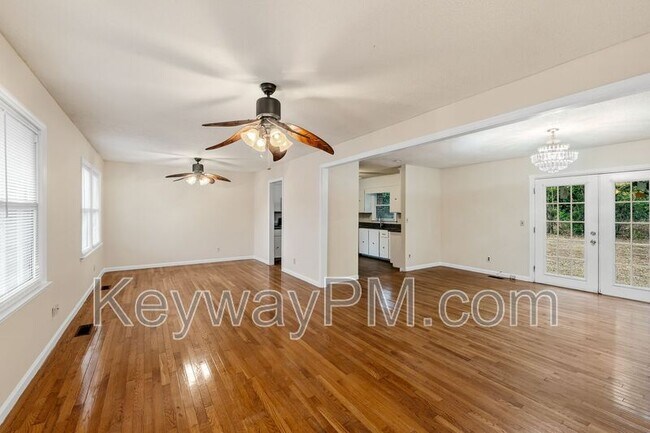 Photo - 1035 Todd Ave