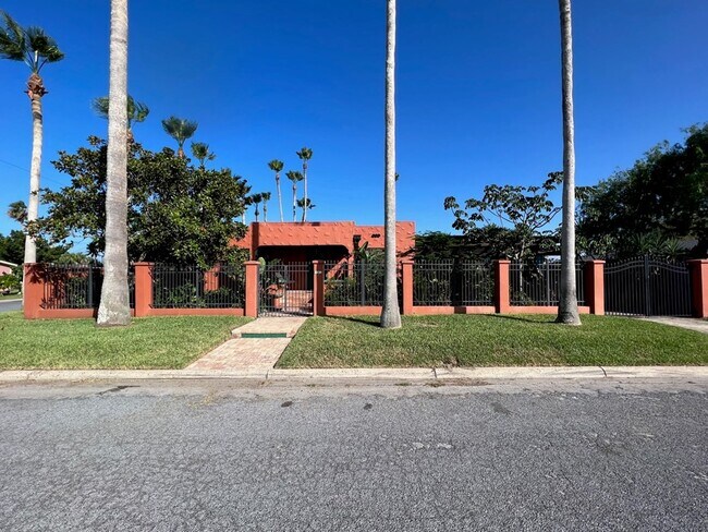 Photo - 101 W Madison St