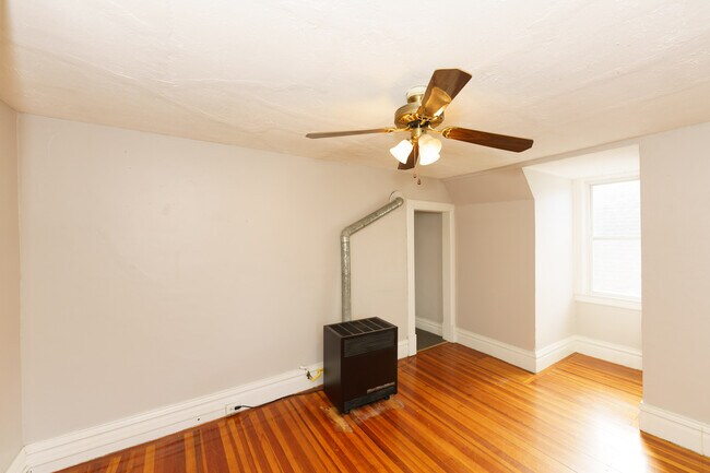 Photo - 6 Larch Ave Unidad 3rd floor