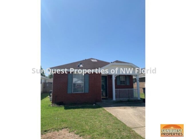 Building Photo - Cute cottage style home ready 6/5!