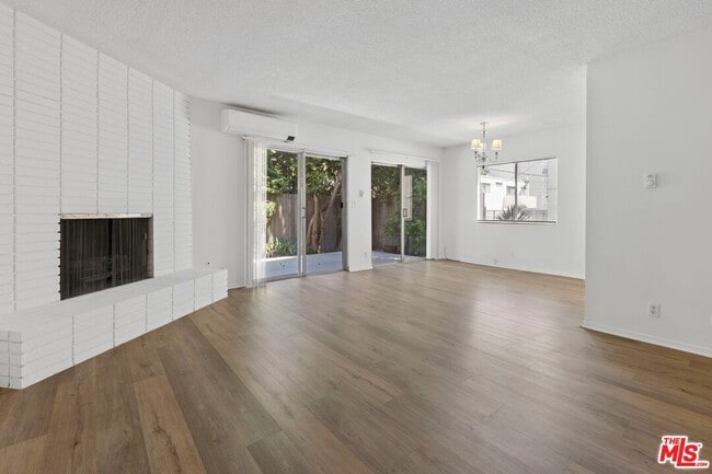Building Photo - 1852 Kelton Ave Unit APT 2