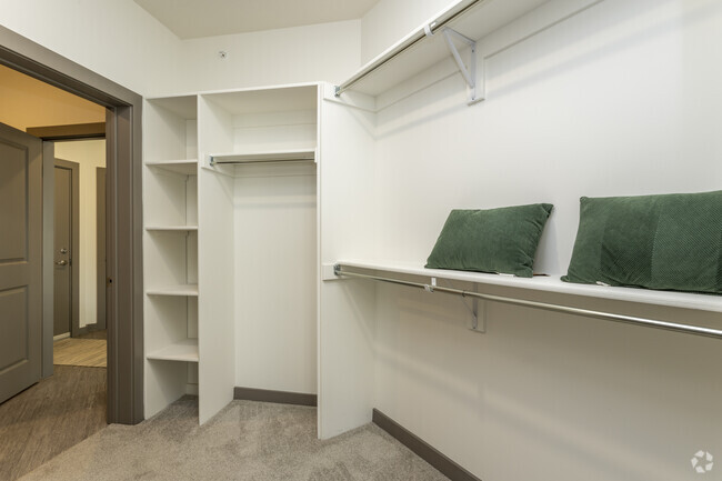 2BR, 2BA - 1200SF