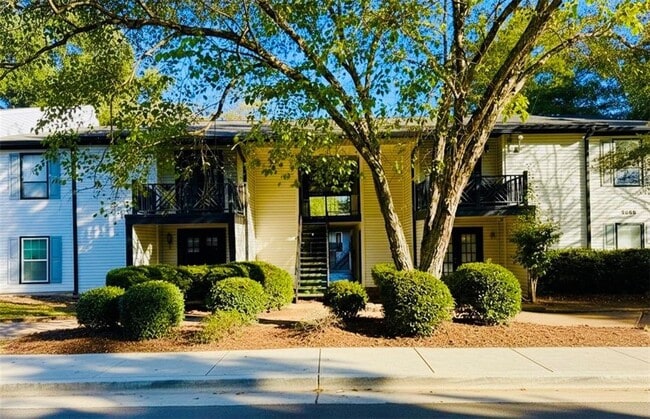 Building Photo - 3595 Woodbriar Cir Unit N