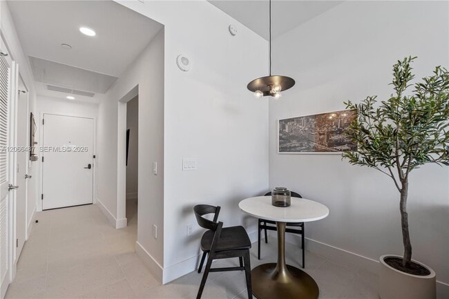 Photo - 159 NE 6th St Unidad 5103