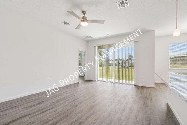 Photo - 2613 Hagoplan Ave SW