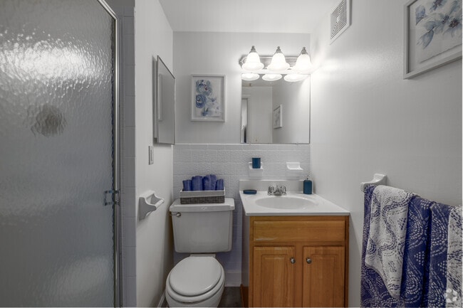 Model 2BR, 2BA - 798SF - Bathroom