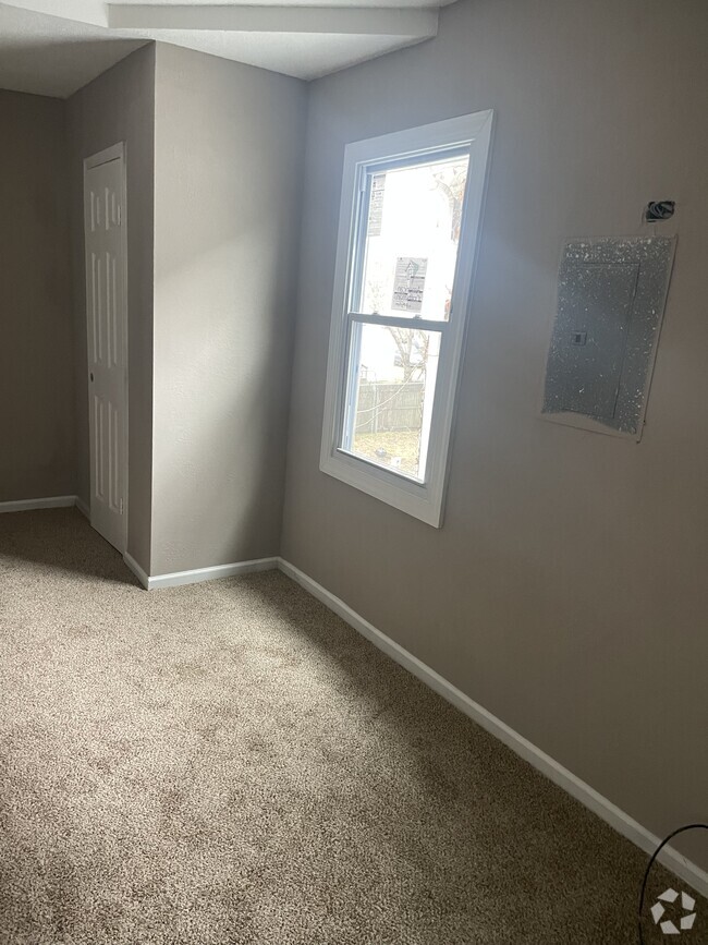 Building Photo - 1121 35th St Unit 2nd Floor Rental